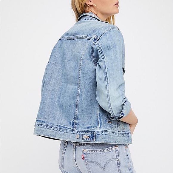 BNWT Levi's Ex Boyfriend Trucker Jacket - Picture 2 of 3